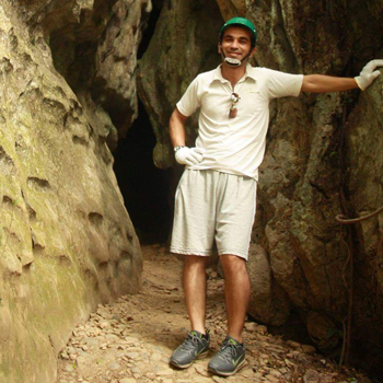Luca Viola si è trasferito a Vivere nelle Filippine dove lavora organizzando viaggi e spedizioni a tema